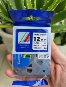 Nhãn in TZ2-S231 ( Nhãn in 12mm Siêu Dính - Chữ đen nền trắng - Dài 8 met )