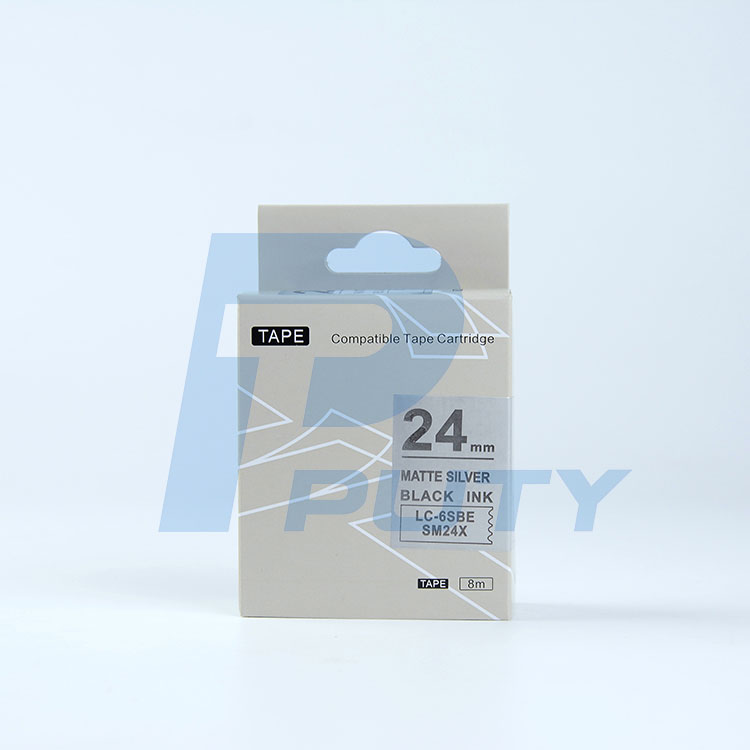 Nhãn in TEPRA SM24XC ( chữ đen trên nền bạc, 24mm )